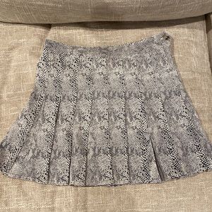 She & Sky pleated skirt